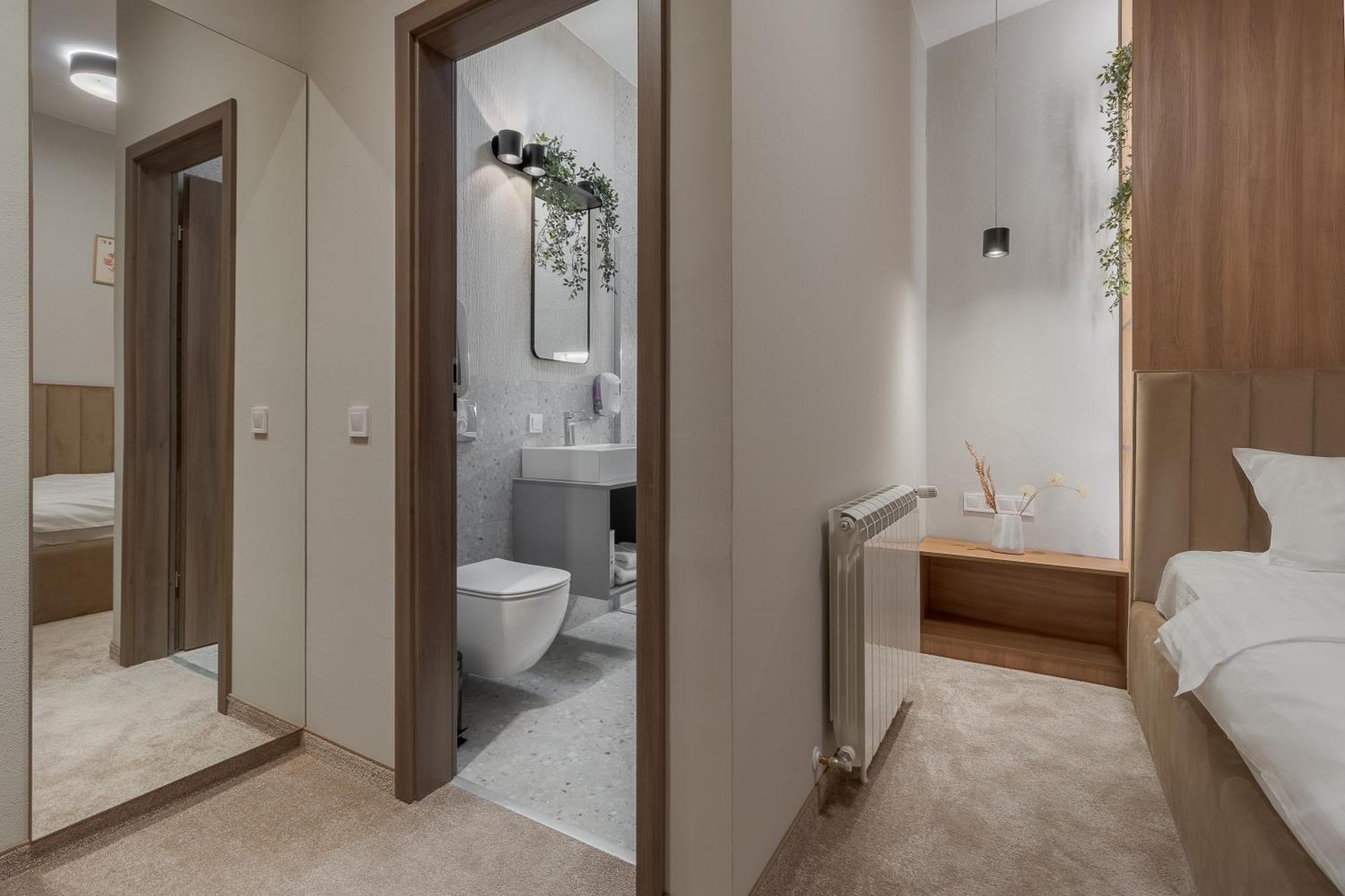 Oasis Rooms 오라데아 외부 사진